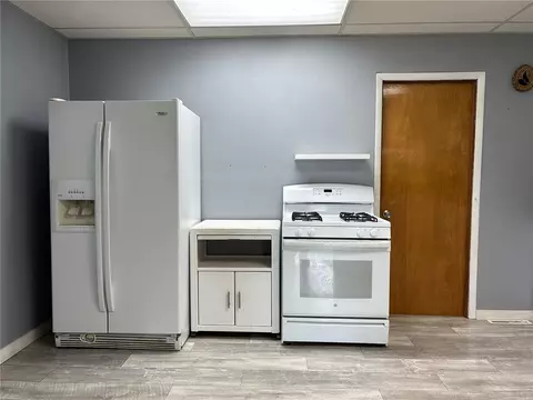 Kitchen - 602 E 9th, Vinton, IA 52349 photo 2 of 3