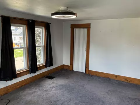 Living - 602 E 9th, Vinton, IA 52349 photo 6 of 6