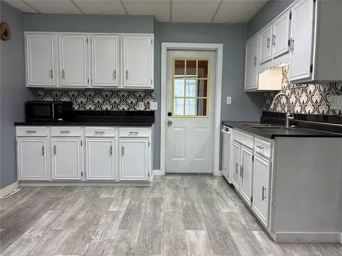 Kitchen - 602 E 9th, Vinton, IA 52349 photo 3 of 3