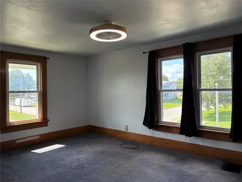 Living - 602 E 9th, Vinton, IA 52349 photo 5 of 6