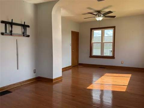 Living - 602 E 9th, Vinton, IA 52349 photo 2 of 6