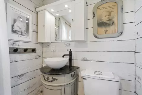Bath - 3286 180th Ave, Ryan, IA 52330 photo 1 of 2
