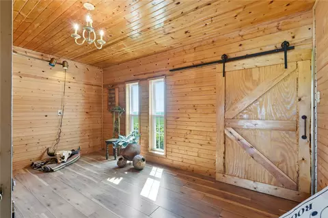 Entry Way - 3286 180th Ave, Ryan, IA 52330 photo 1 of 3