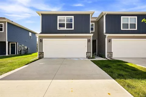 831 Oak Dr, Palo, IA 52324