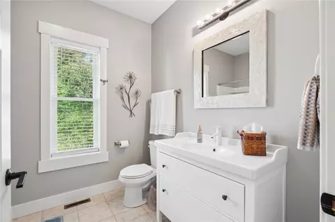 Bath - 4100 Windfall Dr NW, Cedar Rapids, IA 52405 photo 1 of 4