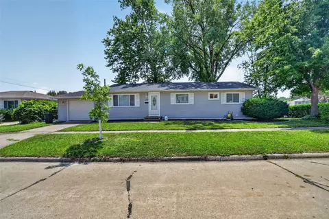 179 Alma Dr NW, Cedar Rapids, IA 52405