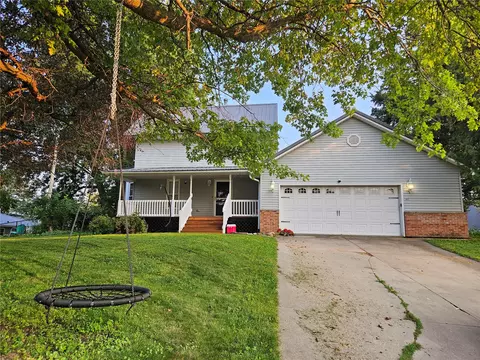 101 Sunset Dr, Anamosa, IA 52205