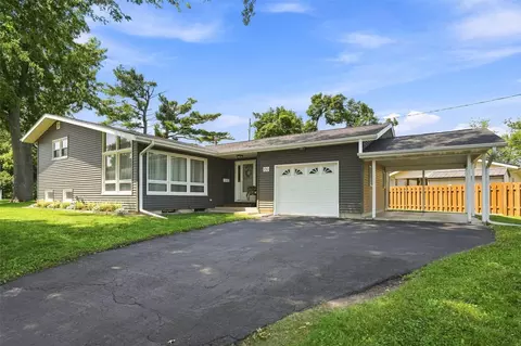 130 26th Street Ct, Marion, IA 52302