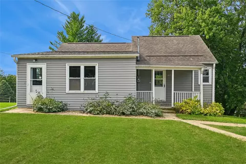 203 E 4th St, Anamosa, IA 52205
