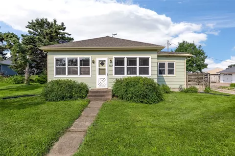 119 5th St N, Springville, IA 52336