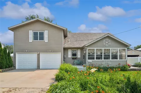 211 Hubbell St, Martelle, IA 52305