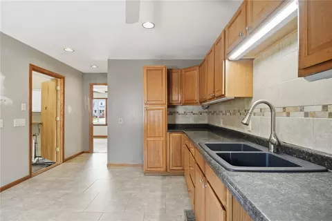 Entry Way - 3105 Schaeffer Dr SW, Cedar Rapids, IA 52404 photo 2 of 2