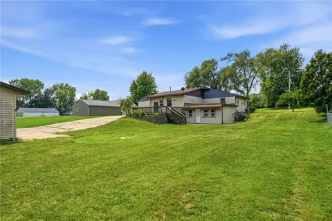 Exterior - 3105 Schaeffer Dr SW, Cedar Rapids, IA 52404 photo 3 of 6