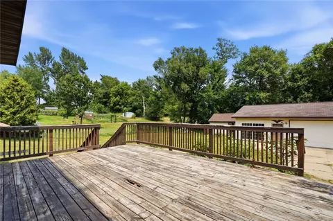 Exterior - 3105 Schaeffer Dr SW, Cedar Rapids, IA 52404 photo 4 of 6