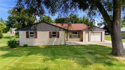 Exterior - 3105 Schaeffer Dr SW, Cedar Rapids, IA 52404 photo 5 of 6