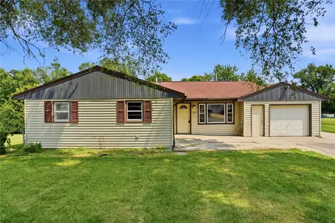 Exterior - 3105 Schaeffer Dr SW, Cedar Rapids, IA 52404 photo 6 of 6