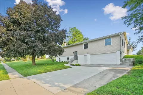 Exterior - 401 Main St NW, Shellsburg, IA 52332 photo 3 of 6