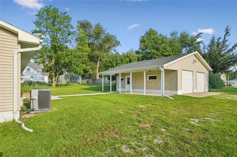 Exterior - 401 Main St NW, Shellsburg, IA 52332 photo 6 of 6