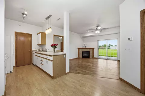 250 Cimarron Dr #201, Hiawatha, IA 52233