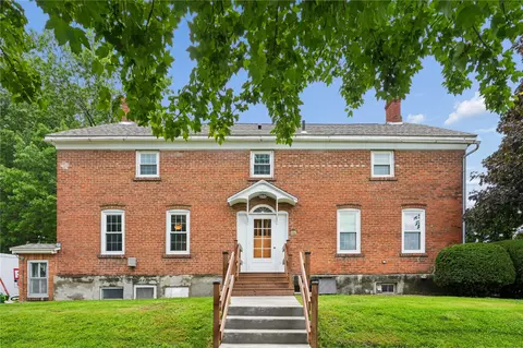 2726 K St, Amana, IA 52203