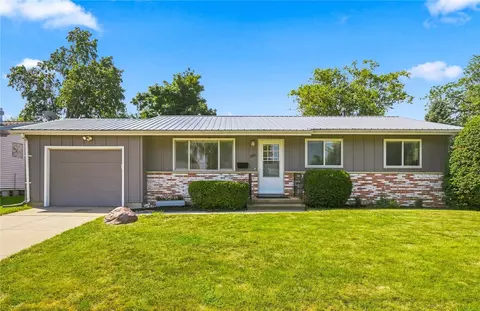 5101 1st Ave SW, Cedar Rapids, IA 52404