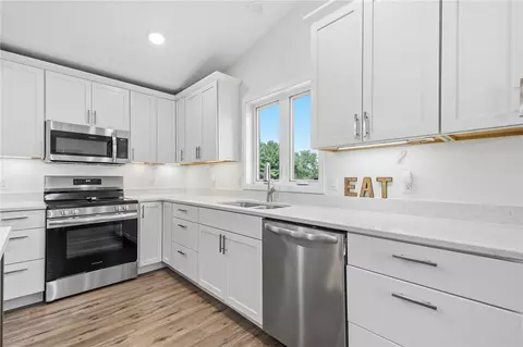 Kitchen - 1848 Comisky Ct, Ely, IA 52227 photo 2 of 3
