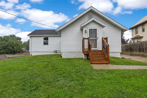 3330 Southland St SW, Cedar Rapids, IA 52404