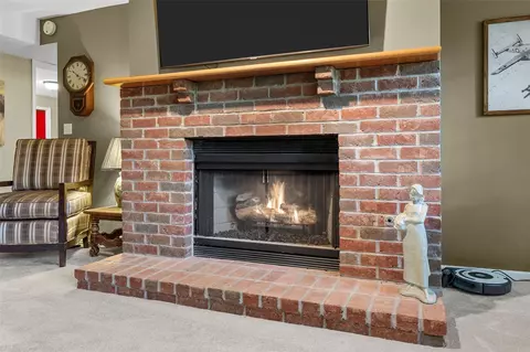 Living - 529 E Post Rd SE #124, Cedar Rapids, IA 52403 photo 5 of 6