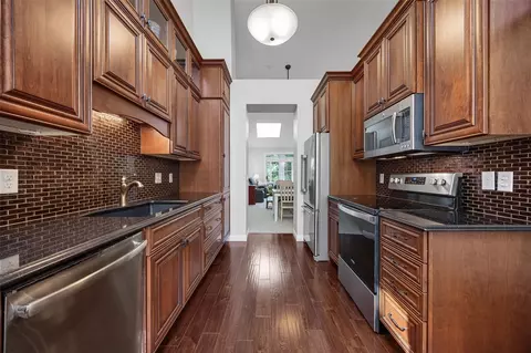 Kitchen - 529 E Post Rd SE #124, Cedar Rapids, IA 52403 photo 5 of 6