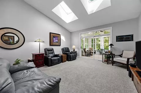 Living - 529 E Post Rd SE #124, Cedar Rapids, IA 52403 photo 1 of 6