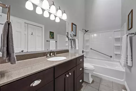 Bath - 529 E Post Rd SE #124, Cedar Rapids, IA 52403 photo 1 of 5