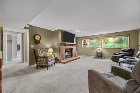 Living - 529 E Post Rd SE #124, Cedar Rapids, IA 52403 photo 4 of 6