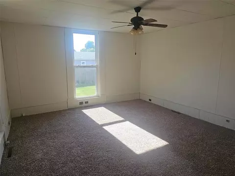 Bedroom - 1105 5th St E, Vinton, IA 52349 photo 2 of 6
