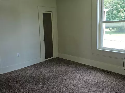 Bedroom - 1105 5th St E, Vinton, IA 52349 photo 1 of 6