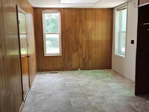 Bedroom - 1105 5th St E, Vinton, IA 52349 photo 6 of 6