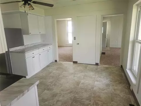 Entry Way - 1105 5th St E, Vinton, IA 52349 photo 1 of 2