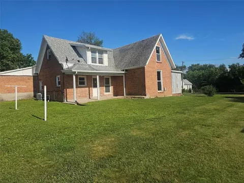 Exterior - 1105 5th St E, Vinton, IA 52349 photo 5 of 5