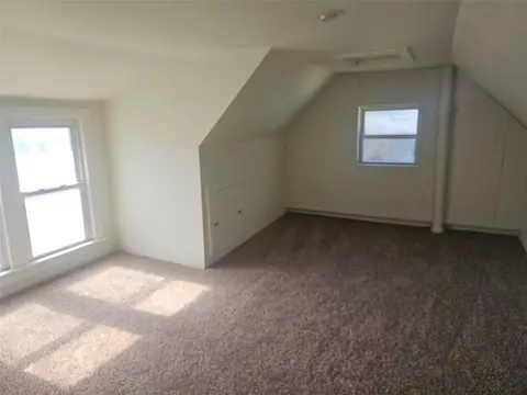 Bedroom - 1105 5th St E, Vinton, IA 52349 photo 3 of 6