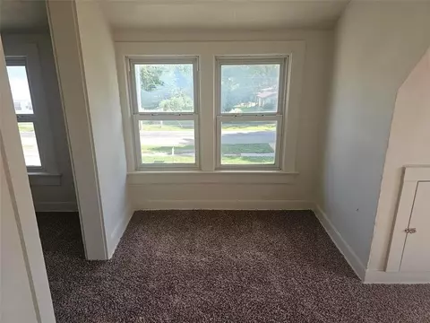 Bedroom - 1105 5th St E, Vinton, IA 52349 photo 5 of 6