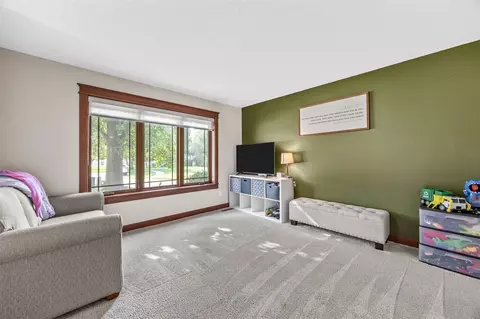 Living - 4928 Olde Mill Ct, Cedar Rapids, IA 52411 photo 4 of 4