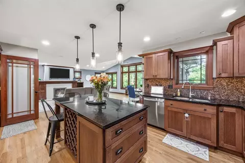 Kitchen - 4928 Olde Mill Ct, Cedar Rapids, IA 52411 photo 2 of 6