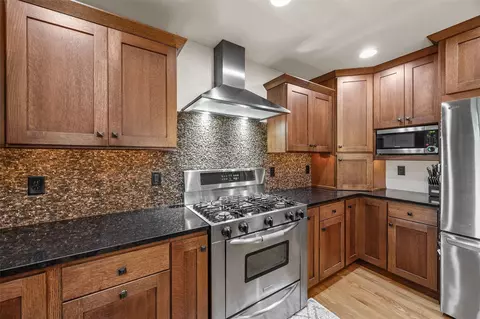 Kitchen - 4928 Olde Mill Ct, Cedar Rapids, IA 52411 photo 6 of 6