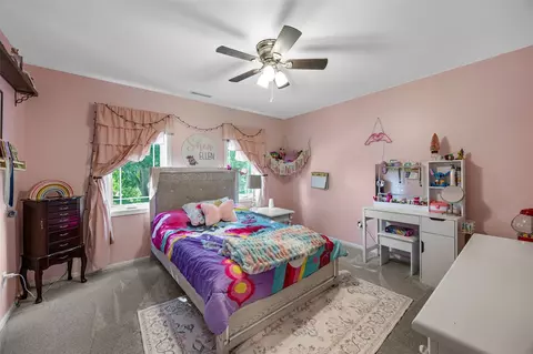 Bedroom - 4928 Olde Mill Ct, Cedar Rapids, IA 52411 photo 4 of 5