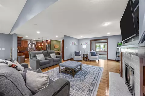 Living - 4928 Olde Mill Ct, Cedar Rapids, IA 52411 photo 3 of 4