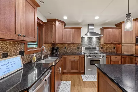 Kitchen - 4928 Olde Mill Ct, Cedar Rapids, IA 52411 photo 5 of 6