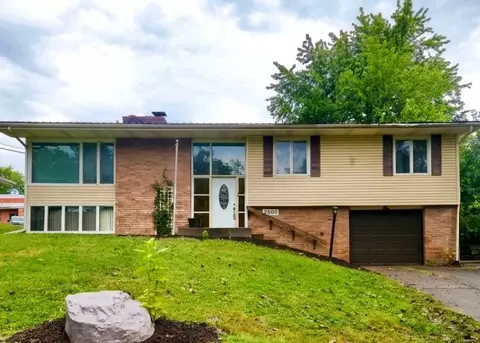 2900 Westwood Dr NW, Cedar Rapids, IA 52405