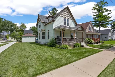 916 B Ave NW, Cedar Rapids, IA 52405