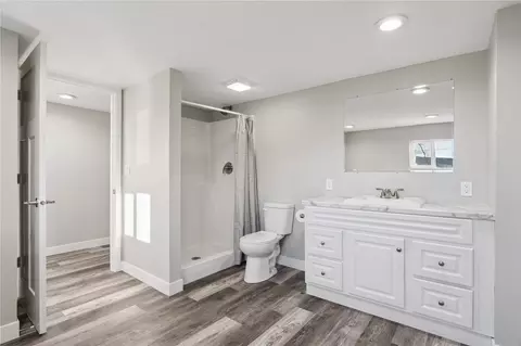 Bath - 809 Jefferson Ave, Lowden, IA 52255 photo 1 of 2