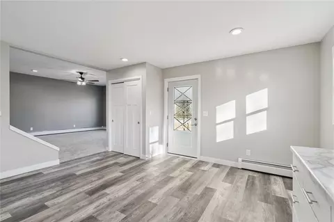 Entry Way - 809 Jefferson Ave, Lowden, IA 52255 photo 4 of 4