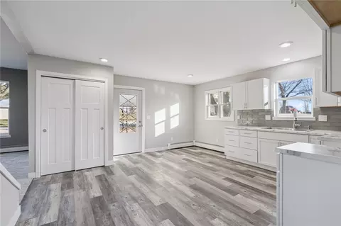 Entry Way - 809 Jefferson Ave, Lowden, IA 52255 photo 1 of 4